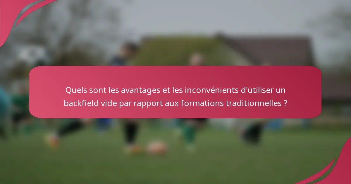 Quels sont les avantages et les inconvénients d'utiliser un backfield vide par rapport aux formations traditionnelles ?